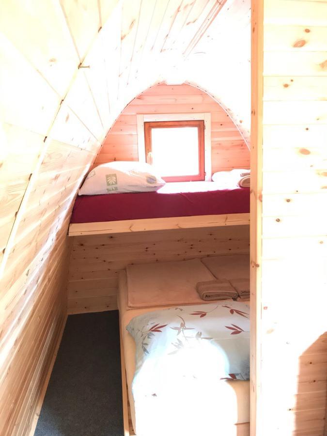 Penzion V Hluboké a Department Glamp Vsetín Buitenkant foto